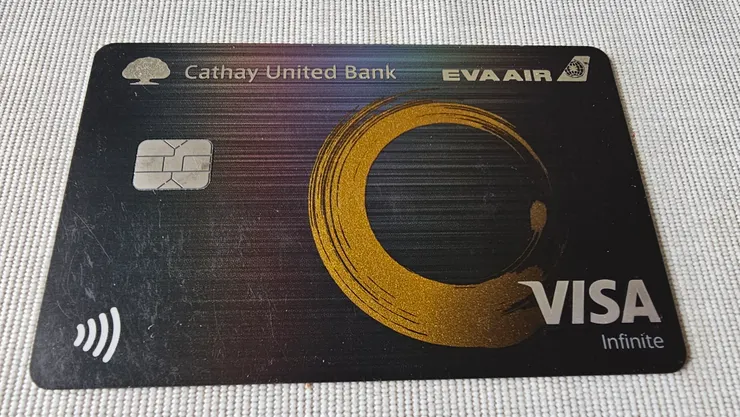 我把我的國泰世華銀行長榮航空聯名無限卡給剪卡了!