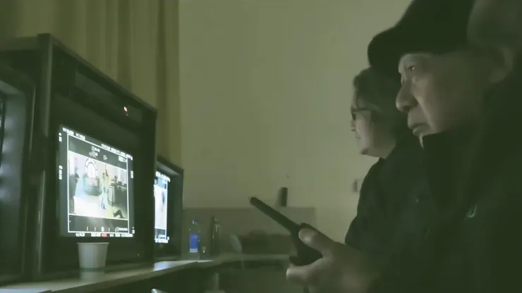 【電影《門前寶地》紀實】劇照:武術指導梁紹鴻(前)與主創徐皓峰(後)