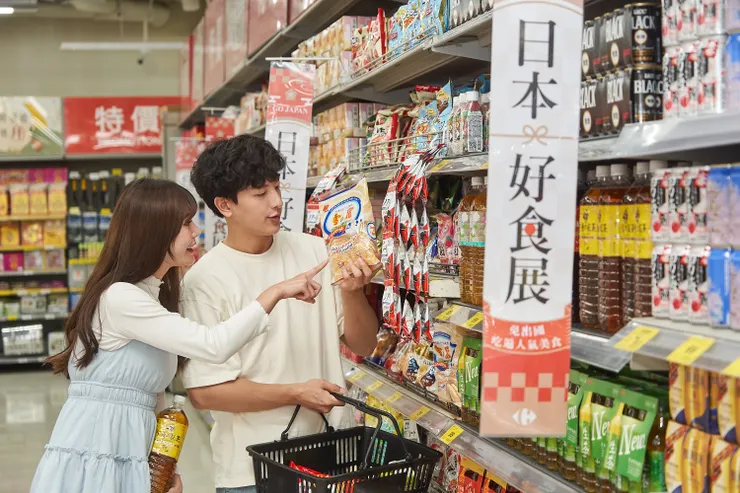 家樂福眾多異國商品，搭配刷卡優惠一次買齊。圖：家樂福提供