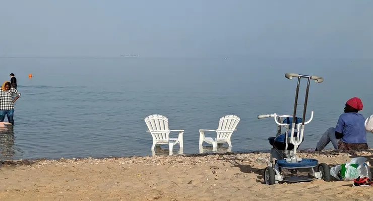 陪玩的,都是黑人保母(筆者攝)