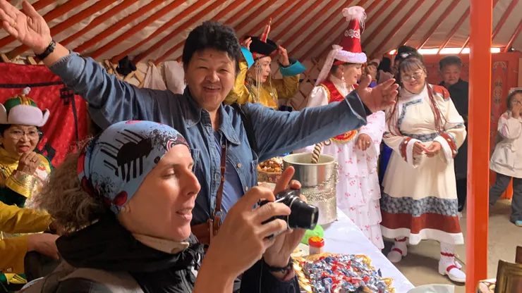 非常熱情一直邀請我們喝酒唱歌的阿姨(她有點很醉XD)