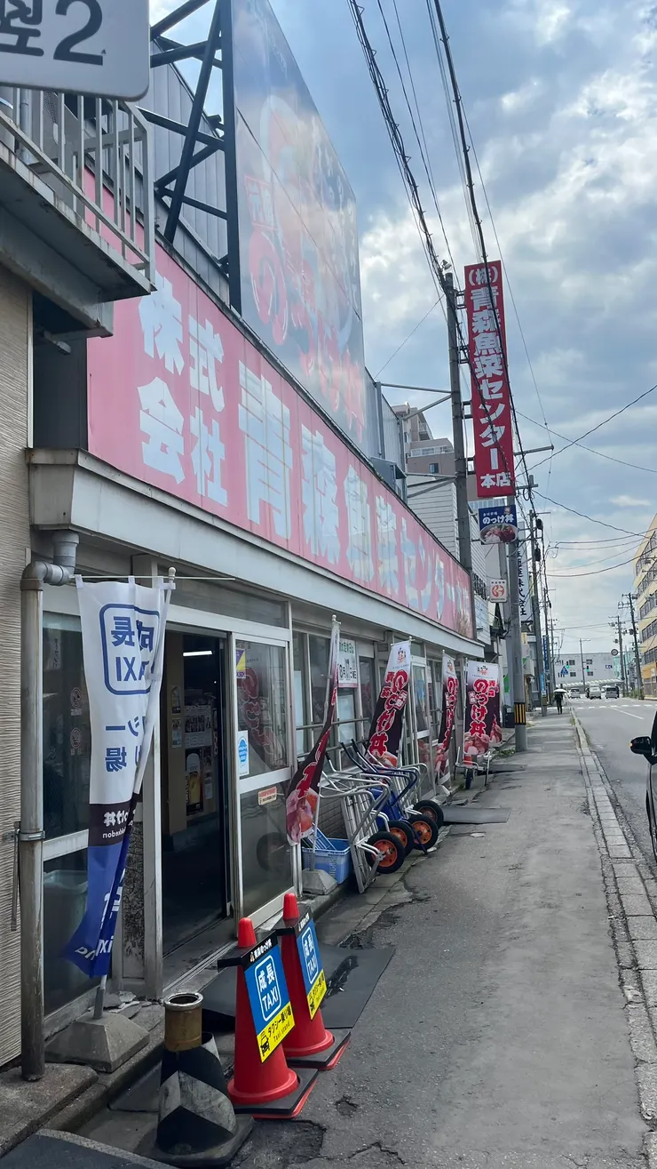 老實說外觀看起來，很不像給觀光客踏進去的地方。