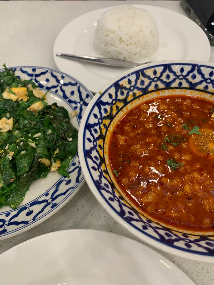 Plearn Pooong 這間的冬蔭不會辣很好吃