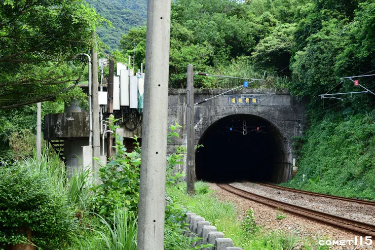 雙線化工程在舊線山側新建了兩座隧道取代舊隧道