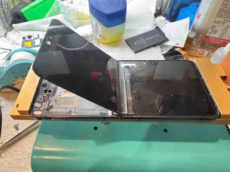 Z flip 5更換輪軸排