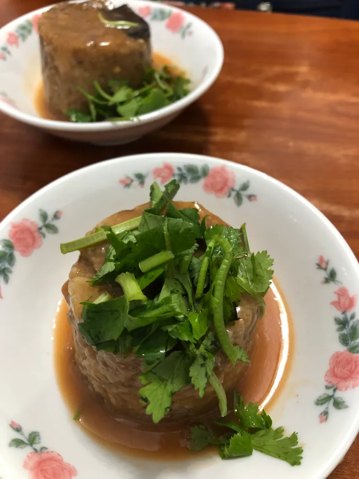 表面的甜醬，讓這碗米糕變得更加出色！