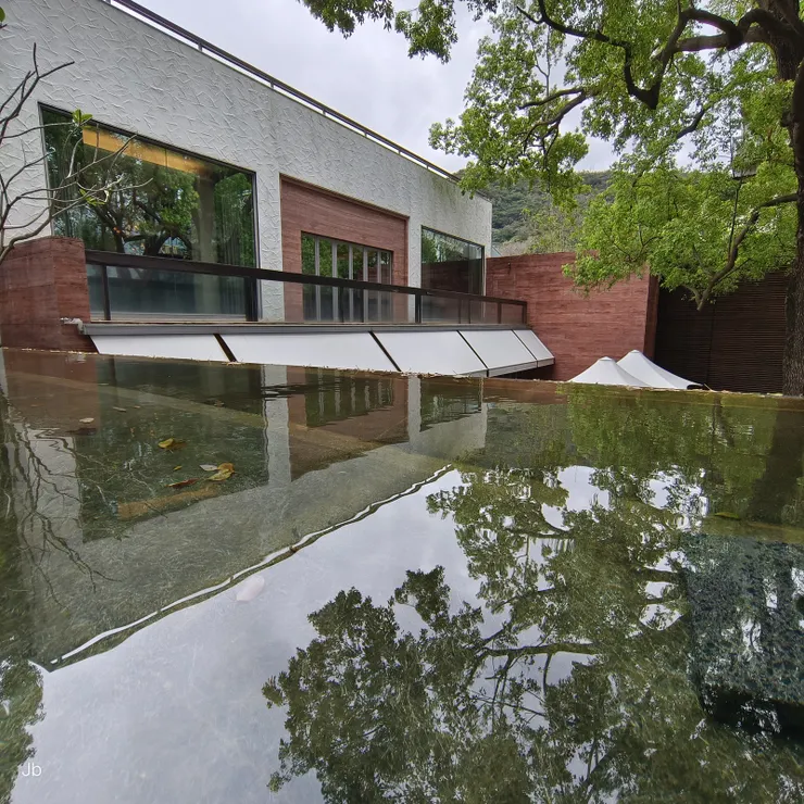 【孫女到校兩老轉身晃悠好時光 街頭閒逛約會同學老友和泡湯！北投三二行館泡湯。】