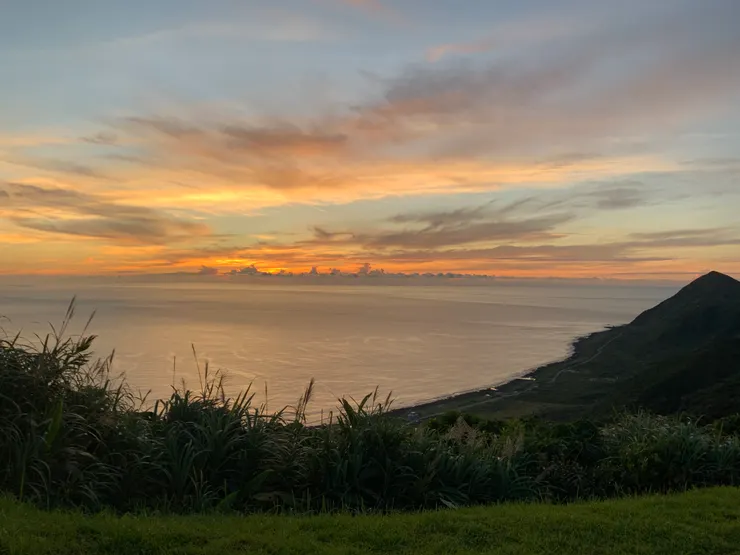 所幸我們登上蘭嶼氣象站的時候，太陽仍未探出頭來