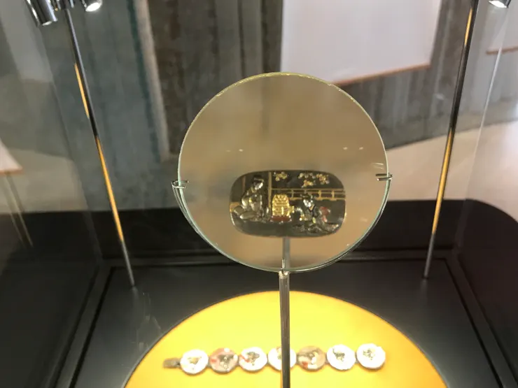 這「幅」是照顧鵪鶉的和服女子，不知大家看出來沒有。