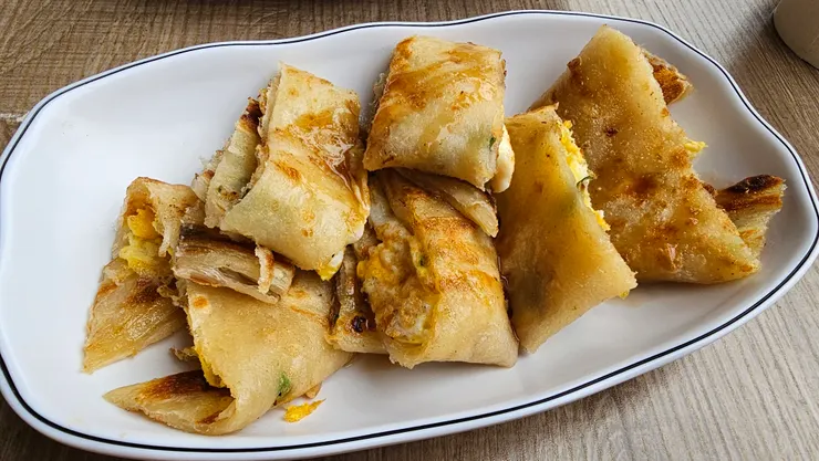 弘爺漢堡的蔥抓餅加蛋也是美味至極!