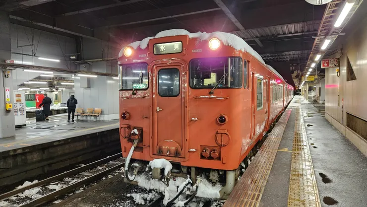 冰見線的第一班車