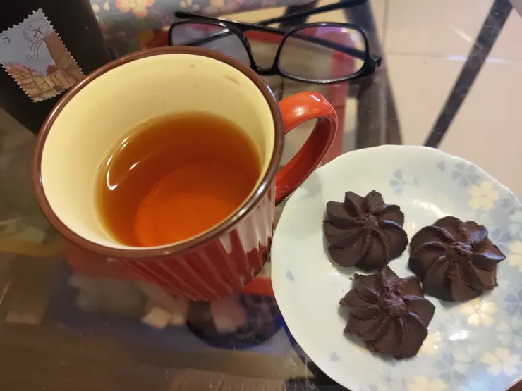 朋友送的餅乾與紅茶