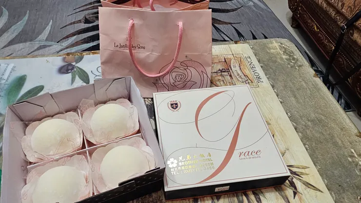 這是在兄弟大飯店買的雪莓娘!老媽吃到很開心!