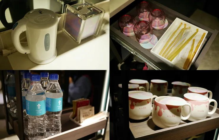 茶水櫃上則有贈送的礦泉水、各種茶包咖啡包、馬克杯(超可愛的!!!! 這個我們好想買回家XD)