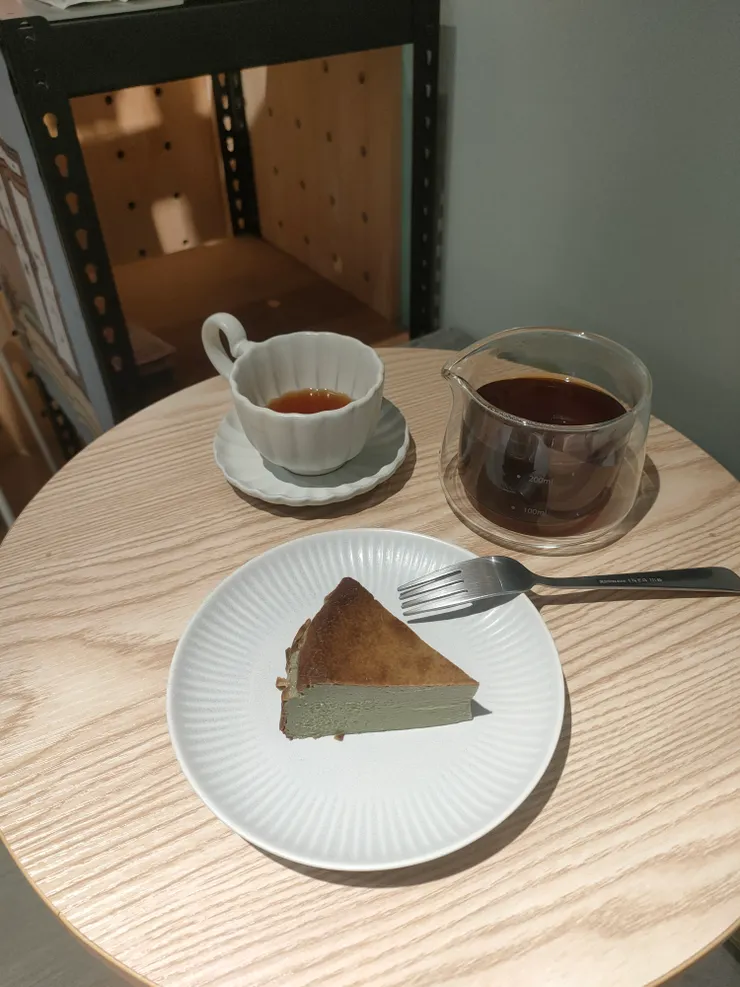 搭配阿哲妻子做的抹茶巴斯克