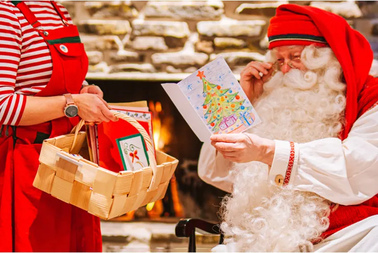 圖片來源：visitrovaniemi 網站 / 這裡是位於北極圈的聖誕老人郵局，距離芬蘭羅瓦涅米市中心僅8公里。每天都有來自世界各地的信件寄到這裡，聖誕老人親自閱讀這些充滿祝福與心願的信，感受來自各國孩子的期待與熱情！這裡充滿聖誕氣氛，您還可以訂購一封特別的聖誕老人回信，讓您在聖誕節收到來自北極圈的驚喜。