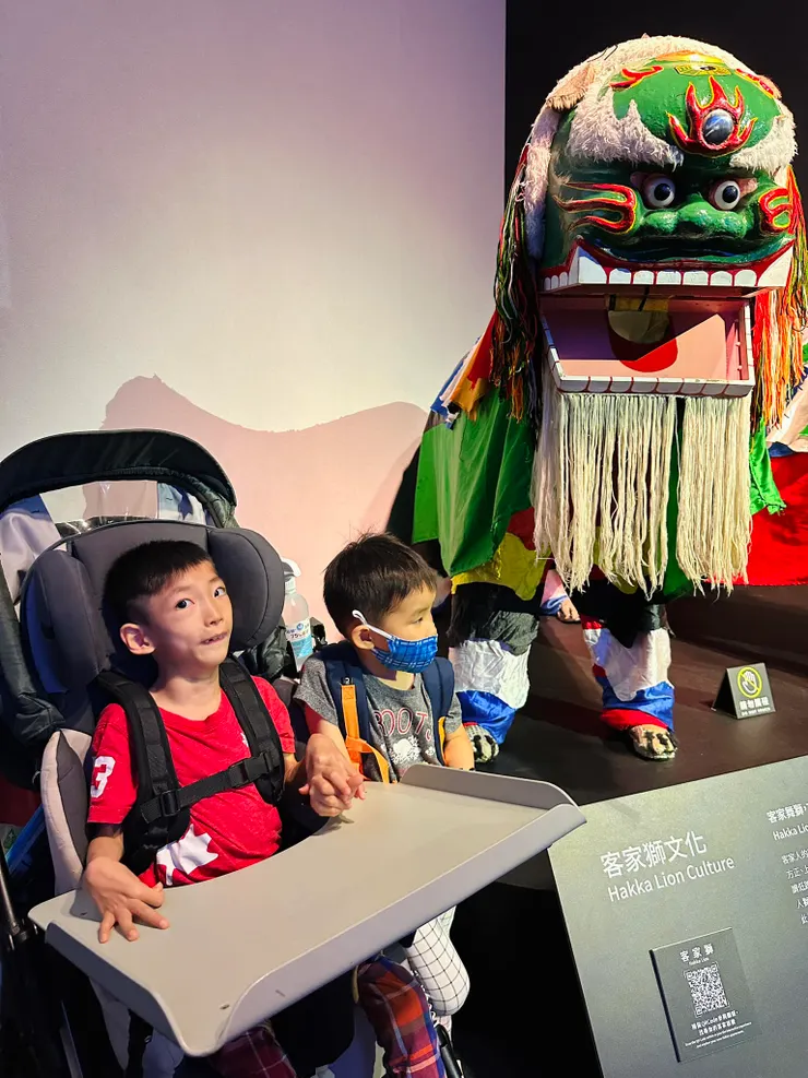 20230824子祐離開地球前一個多月，我們又到桃園快閃~任何無障礙友善環境都是身障手足與健康手足一同出門的必需品。