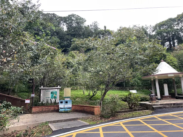 步道入口,從左邊樓梯開始爬