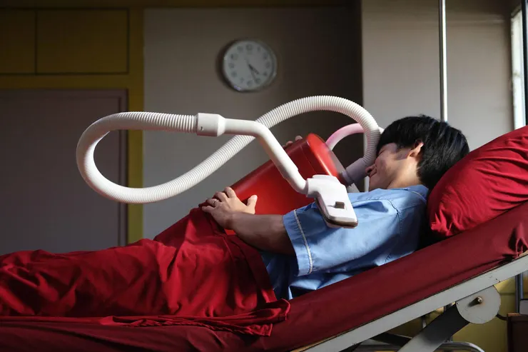 「人機相戀」是本片最吸睛的賣點，但它蘊含的絕不僅只如此