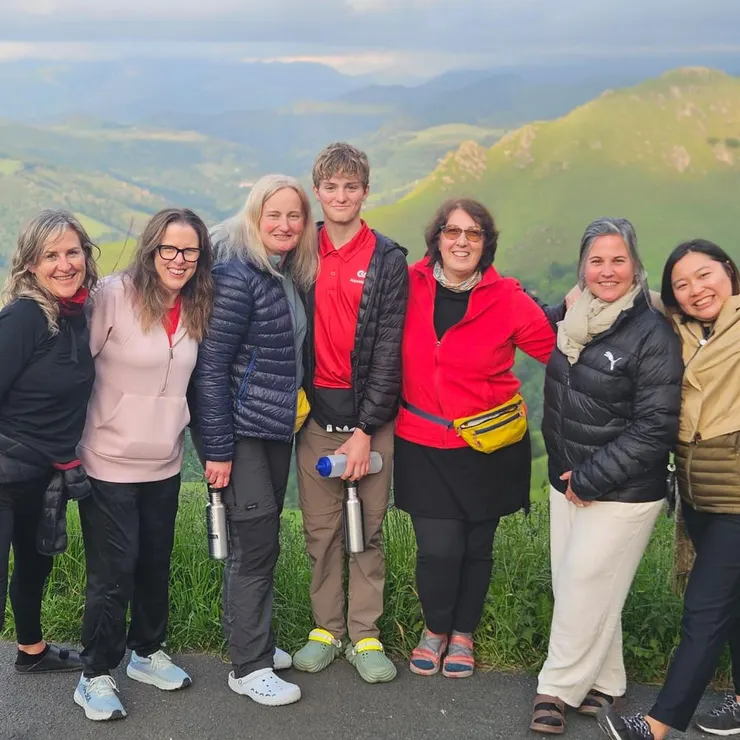 吃飽飯後的大合照，沒想到這群人後續幾天還會繼續見！