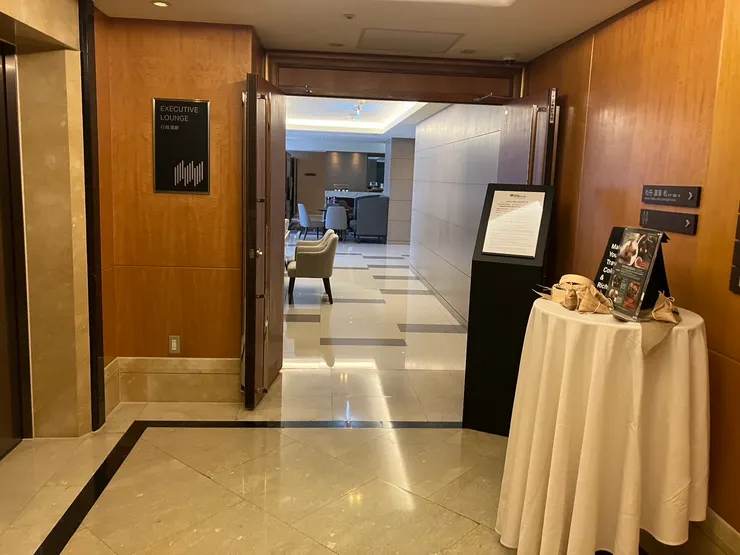 低調神祕的行政客房接待處及酒廊入口