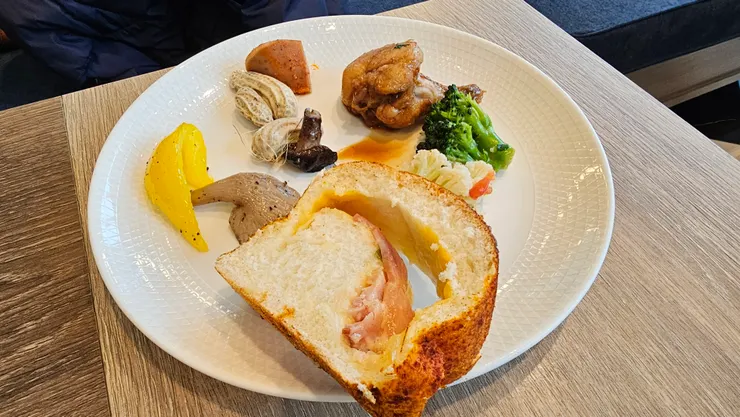 最底下是儒儒說超級好吃的剝皮辣椒麵包!