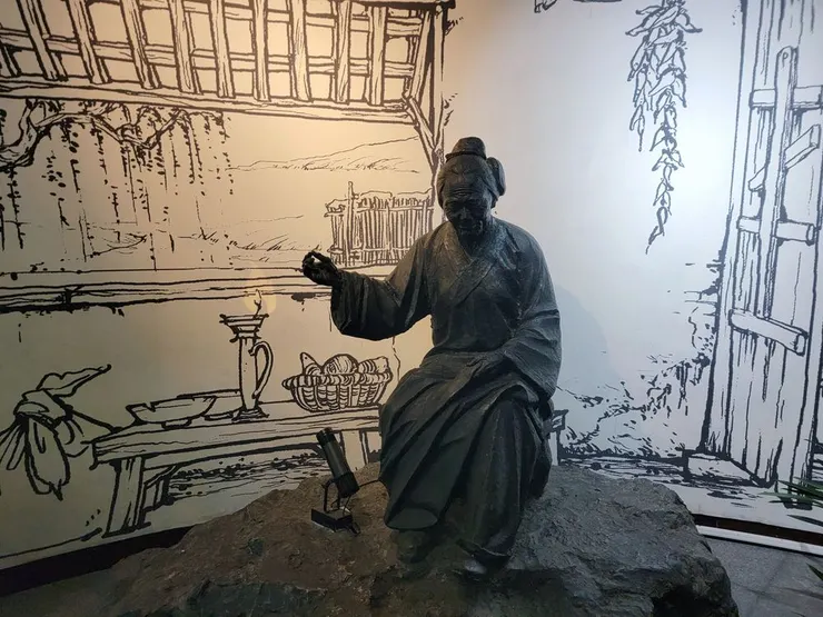 ▲跟著詩詞走江蘇，漫步湖里山，「慈母手中線，遊子身上衣，臨行密密縫，意恐遲遲歸，誰言寸草心，報得三春暉。」唐代詩人孟郊在溧陽任職縣尉時，於德澤亭寫下《遊子吟》，傳唱千古。（攝影／水靜葳環遊世界366天）