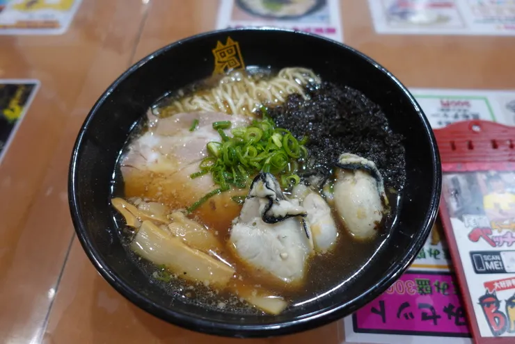 牡蠣拉麵（牡蠣超大顆又超新鮮）
