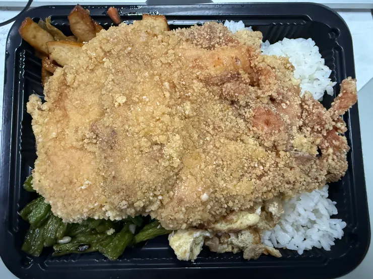 2025/10/23 午餐 - 雞排飯