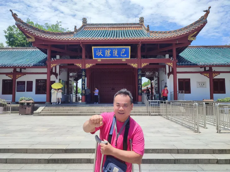 邱允文一隻腳凸全中國！