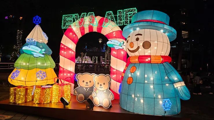 這是新北歡樂耶誕城的長榮航空聖誕燈飾!