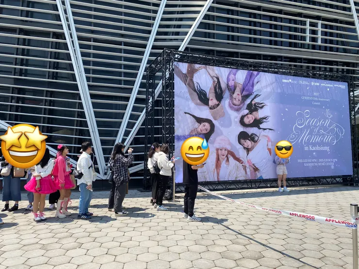 大海報拍照排隊