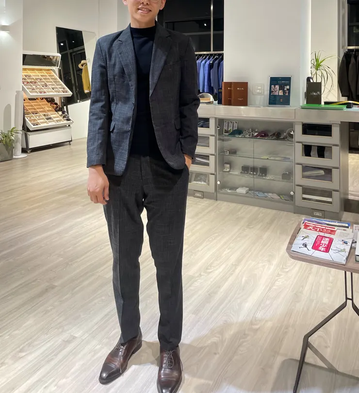 毛衣西服混搭感覺很不一樣