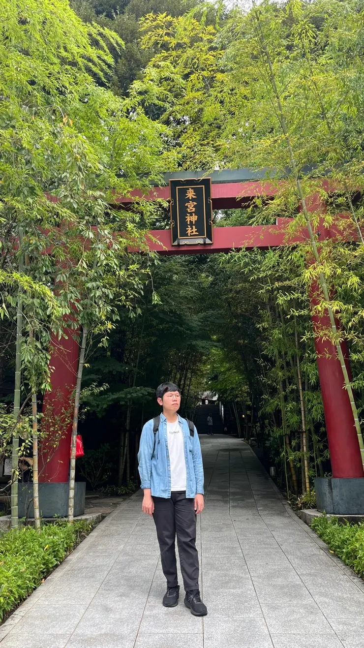 早上觀光客比較少，也不用怕1人拍不到照。