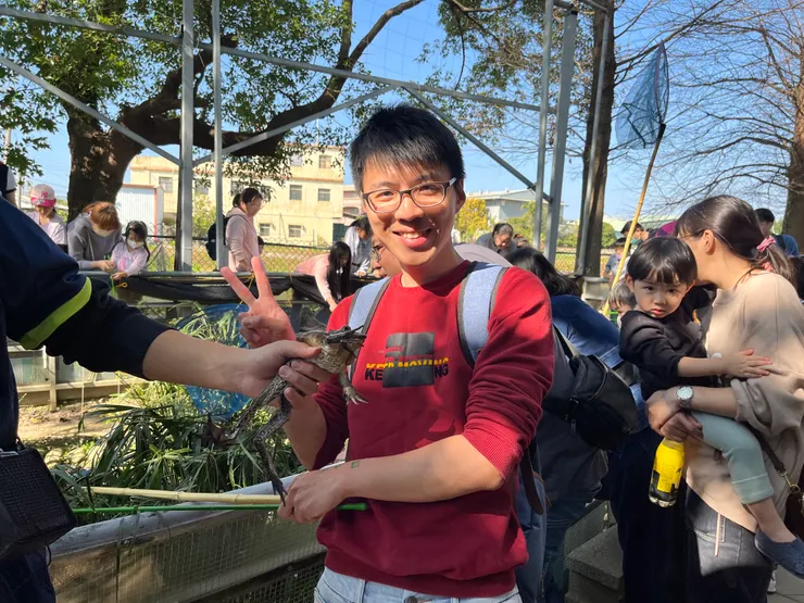 釣青蛙有場次，一入園即可詢問登記