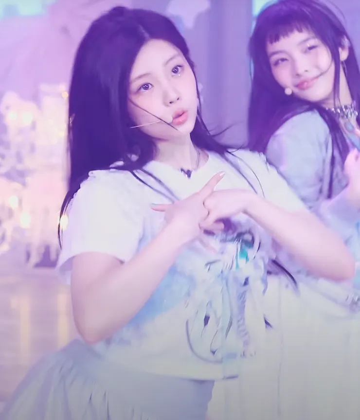 刻意嘟嘴的動作