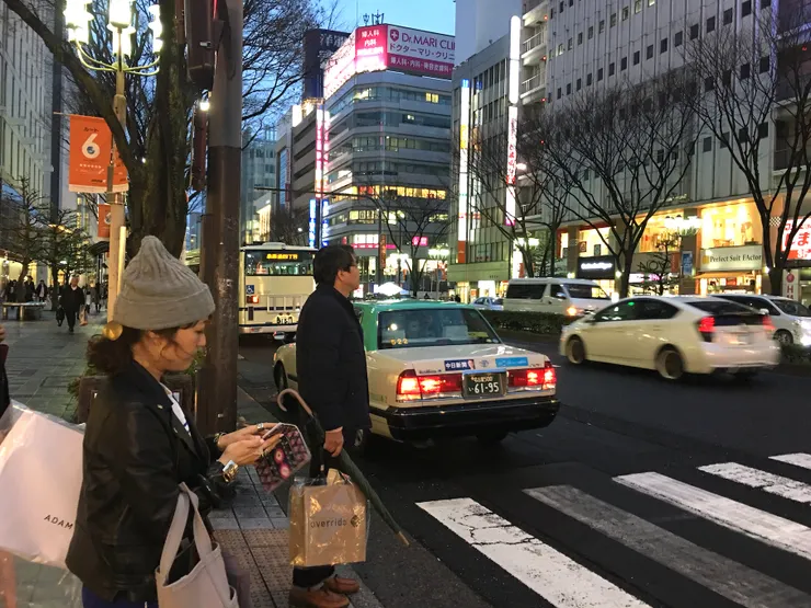 計程車的車門會自動開關_本子攝