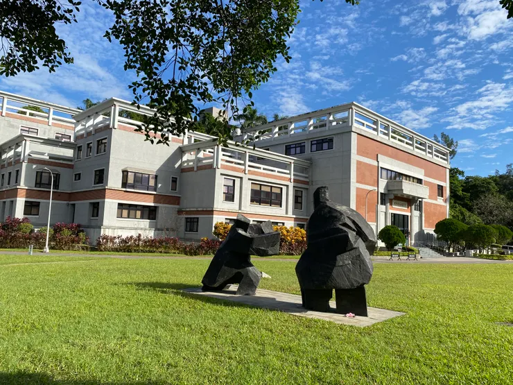 位於太極廣場旁、數理大道底的統計所