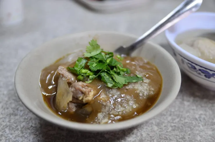 彰化名物「肉圓（肉餡入りお餅）」お店多いから味比べのハシゴをするのも良いかも