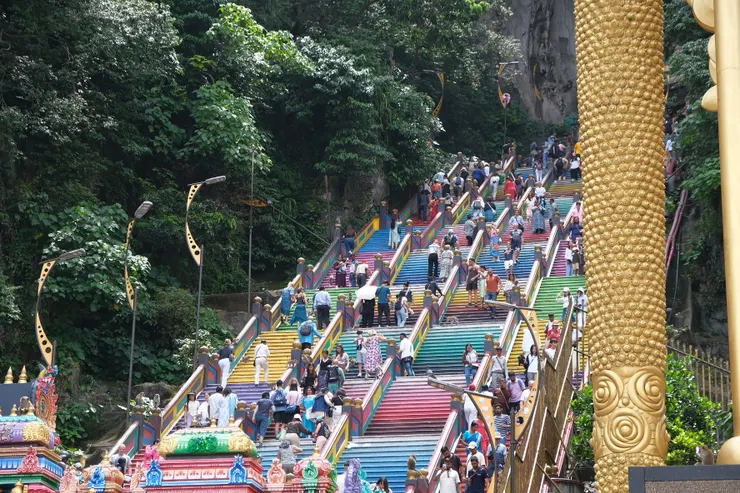 陡峭高聳的彩虹階梯