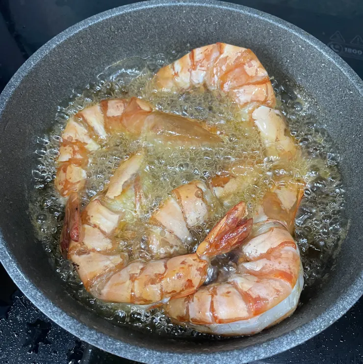 大蝦先高溫油炸