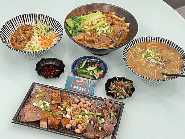 ＋（左營美食）芳雲齊魯家牛肉麵～吮指回味眷村美味！ 精燉牛三