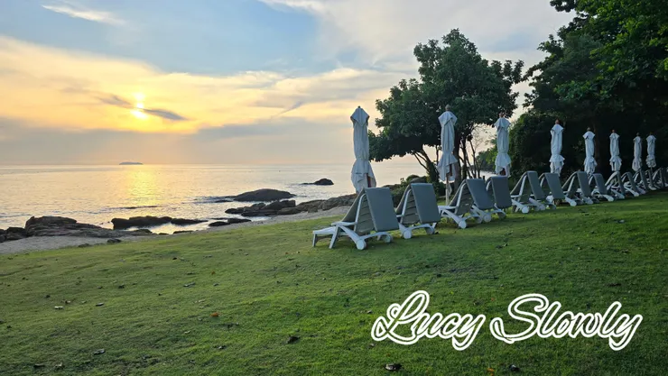 海景躺椅與日出海灘