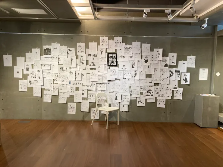 將累積的稿件，拼成可以拍照互動的視覺牆