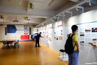 展板上方以紅色與藍色區分莒光號與觀光號