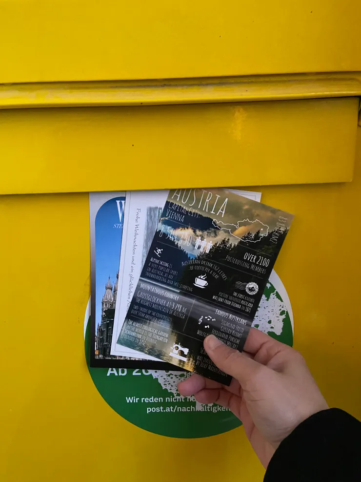 朋友委託的美麗明信片，拍照起來很美耶!!! 看得出來這裡遊資比較貴嗎? 只寄了3張XD