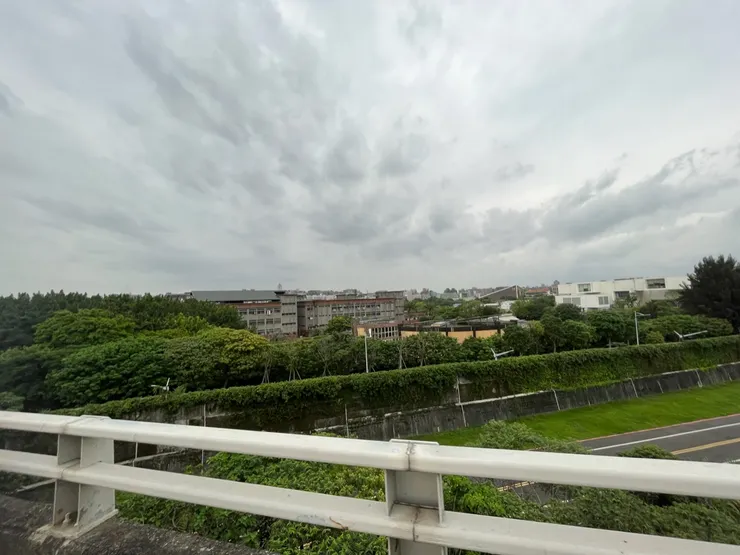 雲越來越厚，跑完就開始下雨了。