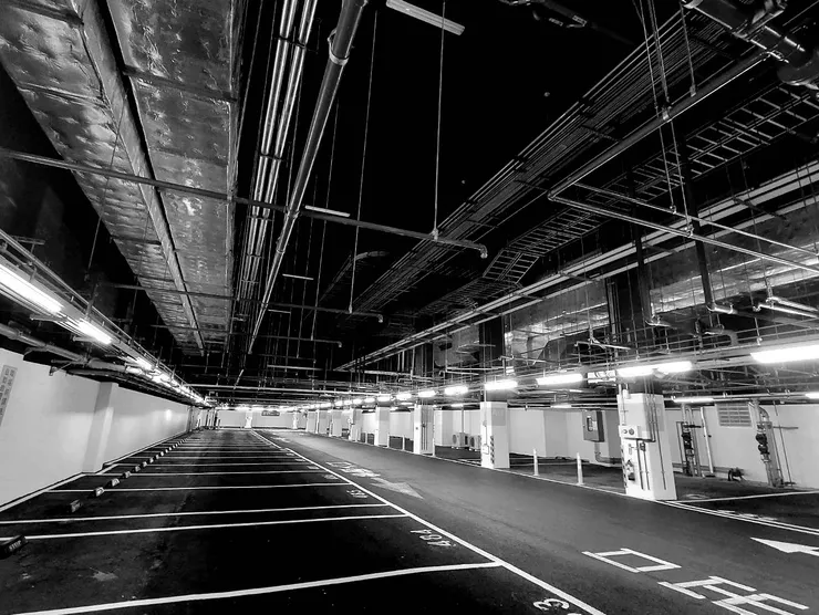 Day 16 空無一人的停車場,有點可怕 有點迷人