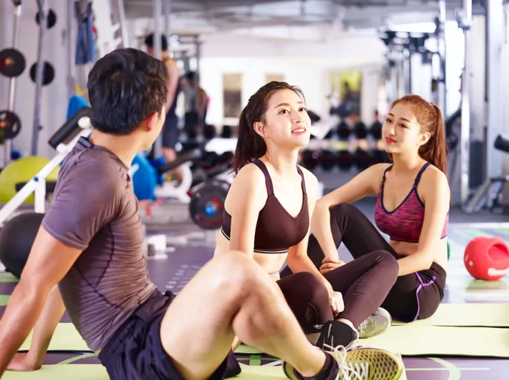 激情是高強度的燃燒，但生活是漫長的慢火。你們需要有共同興趣，像是健身或是學習技能都行。當你們能對著同一件蠢事大笑時，連結感無比真實。圖/123RF圖庫