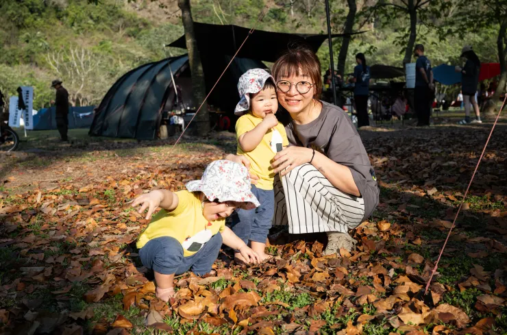 久違的Hilleberg Taiwan團露,作為咩咩人生的第一場露營,真是太棒太棒了!她們應該也是全場最幼齒喔~ (注意看,小咩正在吃葉子...)